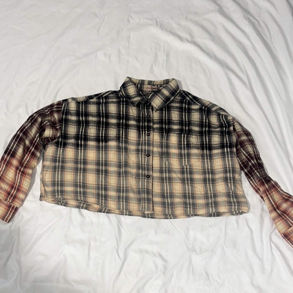 Plaid Cropped Button-Up Shirt size Large